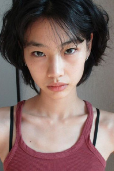 俄女网红办半裸派对